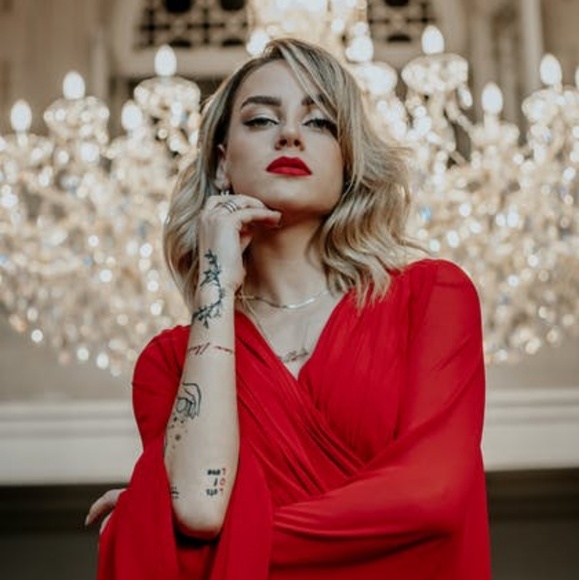 Meet your Posher, Marianne - Picture 1 of 1